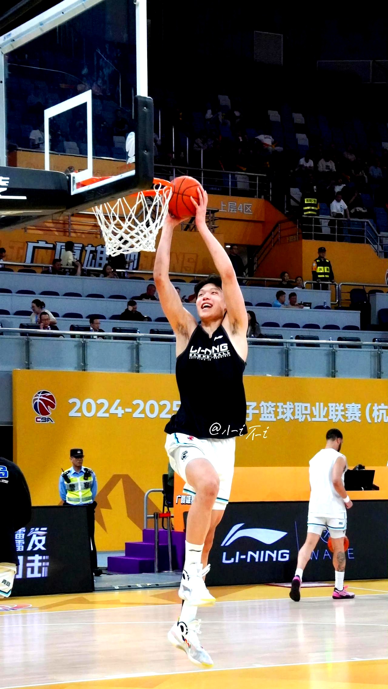 山东男篮发布备战花絮，今晨门线救险，全明星赛任务艰巨，身体对抗强度拉满的简单介绍-爱游戏娱乐